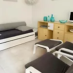 Appartement T3 Rénové Avec Clim, Piscine Et Parking à 100m De La - Fr-1-607-24